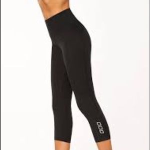 Lorna Jane cropped high waist leggings